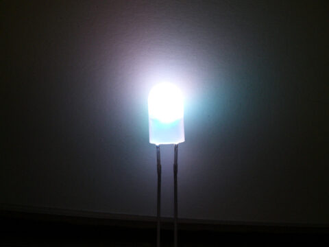 ∅5.0フルカラー30°60mW LED 白濁鍔無直脚 色順=赤緑青黄碧桃白,330mcd,4.5V@20mA 1個パック