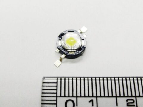 P4 Emitter 白色127°1W LED 6300-7000K,91-118lm,3.25-3.50V@350mA Seoul Semicon W42180-01-USXPI 1個パック