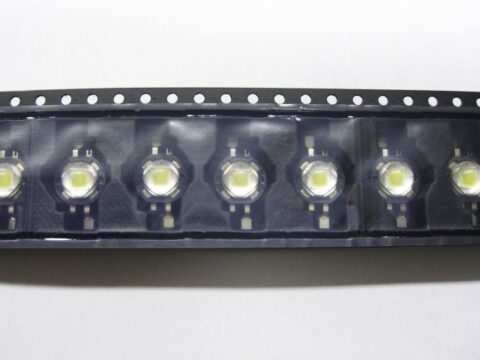 P4 Emitter 白色127°1W LED 5700-6300K,91-118lm,3.25-3.50V@350mA Seoul Semicon W42180-01-USWOI 1個パック